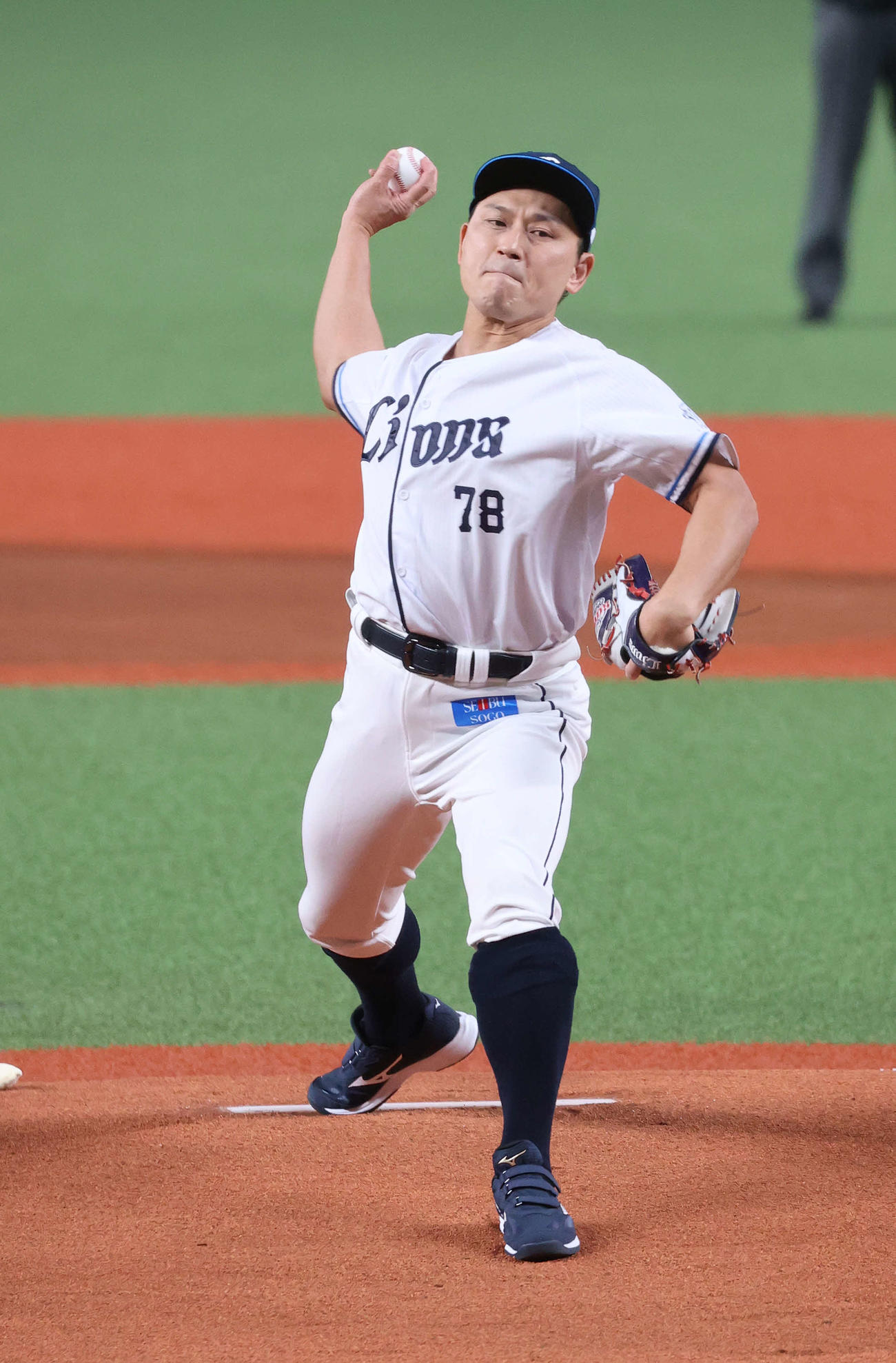 西武対オリックス　始球式を行ったオードリー春日俊彰（撮影・河野匠）