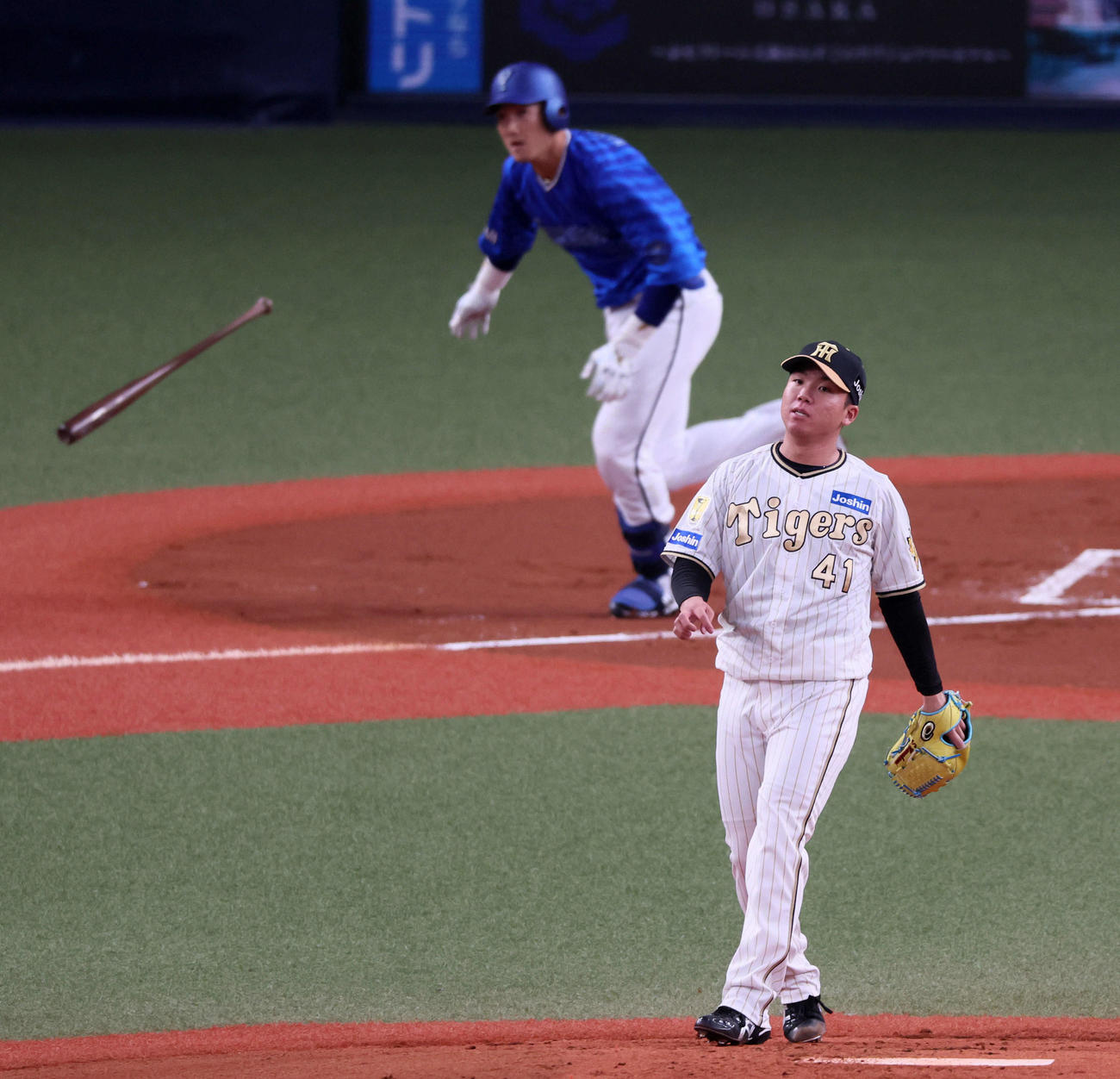 阪神対DeNA 1回表DeNA2死満塁、村上は山本に右適時三塁打を打たれ失点（撮影・加藤哉）
