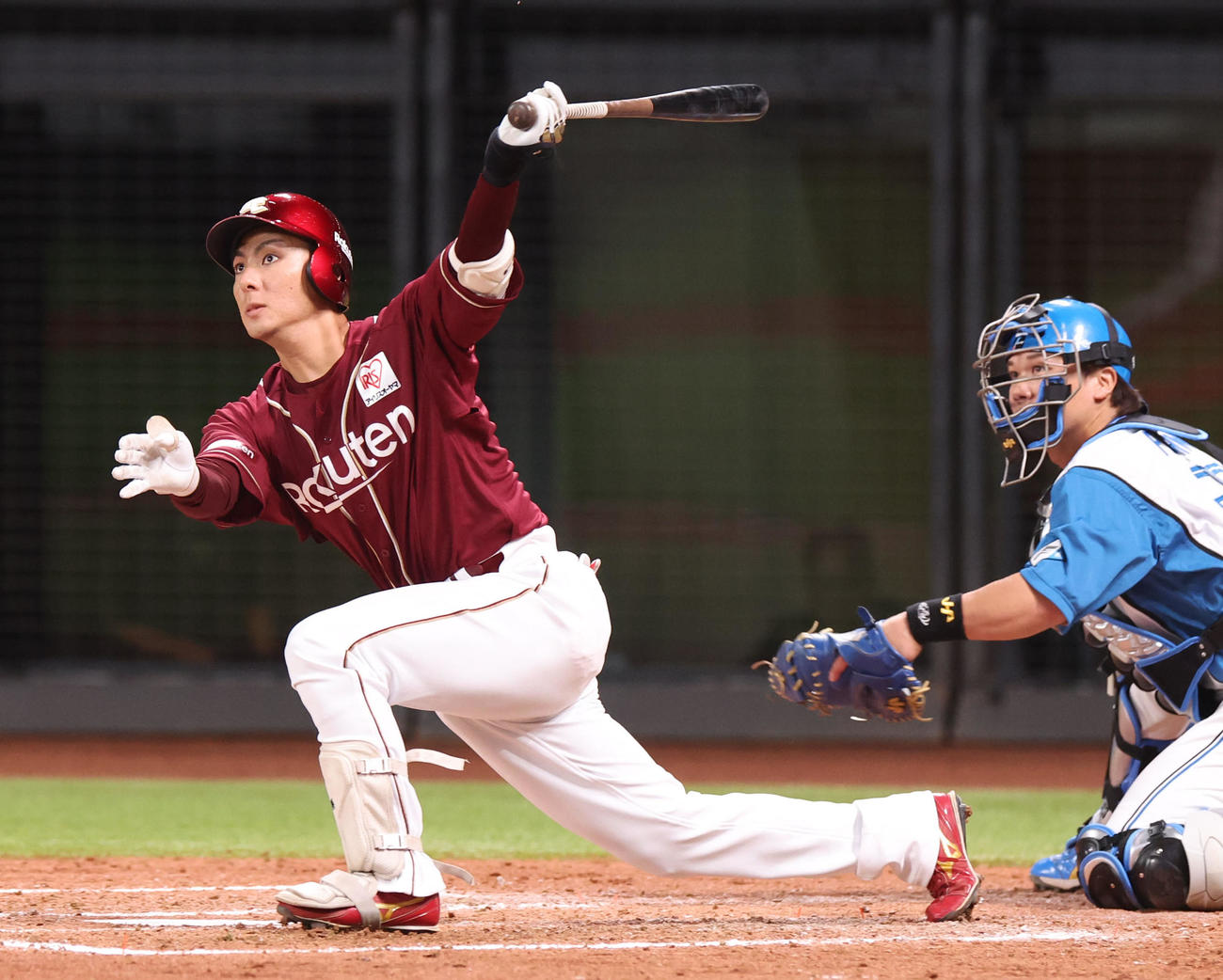 日本ハム対楽天　5回表楽天2死二塁、村林は左越え2点本塁打を放つ（撮影・佐藤翔太）