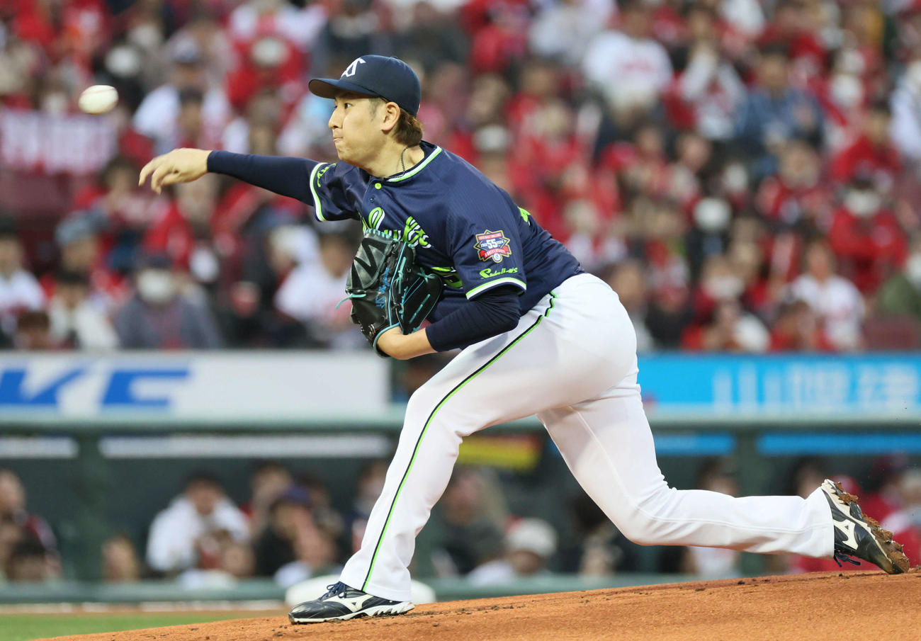 広島対ヤクルト　ヤクルト先発の小沢（撮影・加藤孝規）