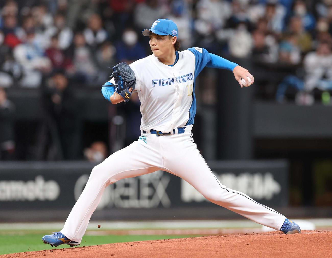 日本ハム対楽天　日本ハム先発の山崎（撮影・黒川智章）