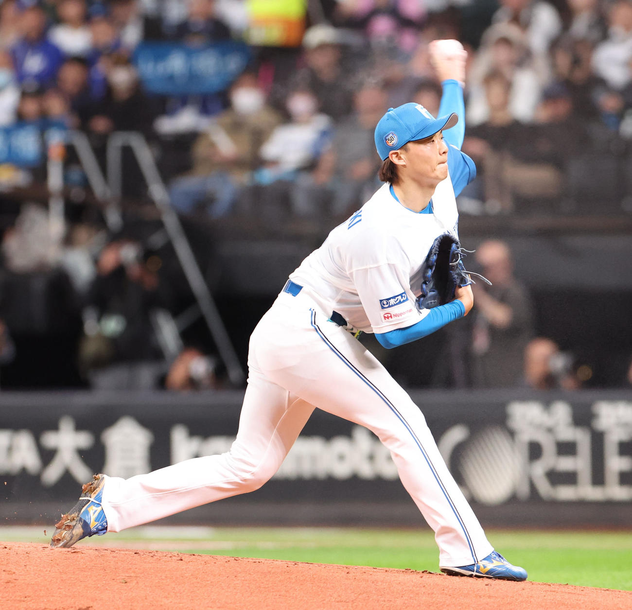 日本ハム対楽天　力投する日本ハム先発の山崎（撮影・佐藤翔太）