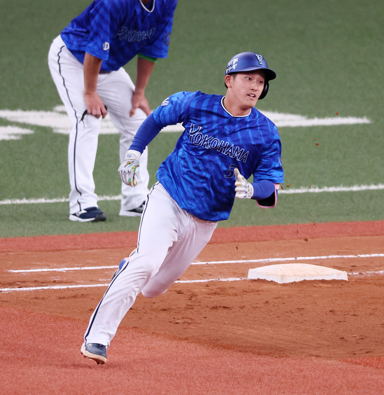 阪神対DeNA 9回表DeNA1死、代打松尾は左二塁打を放つ（撮影・加藤哉）