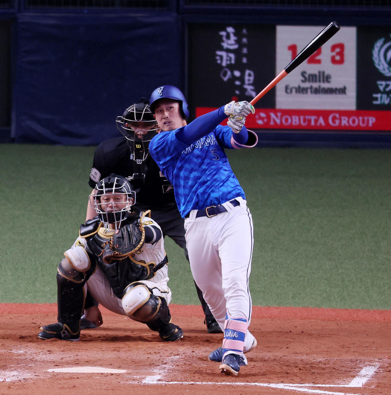 阪神対DeNA 9回表DeNA1死、代打松尾は左二塁打を放つ（撮影・加藤哉）
