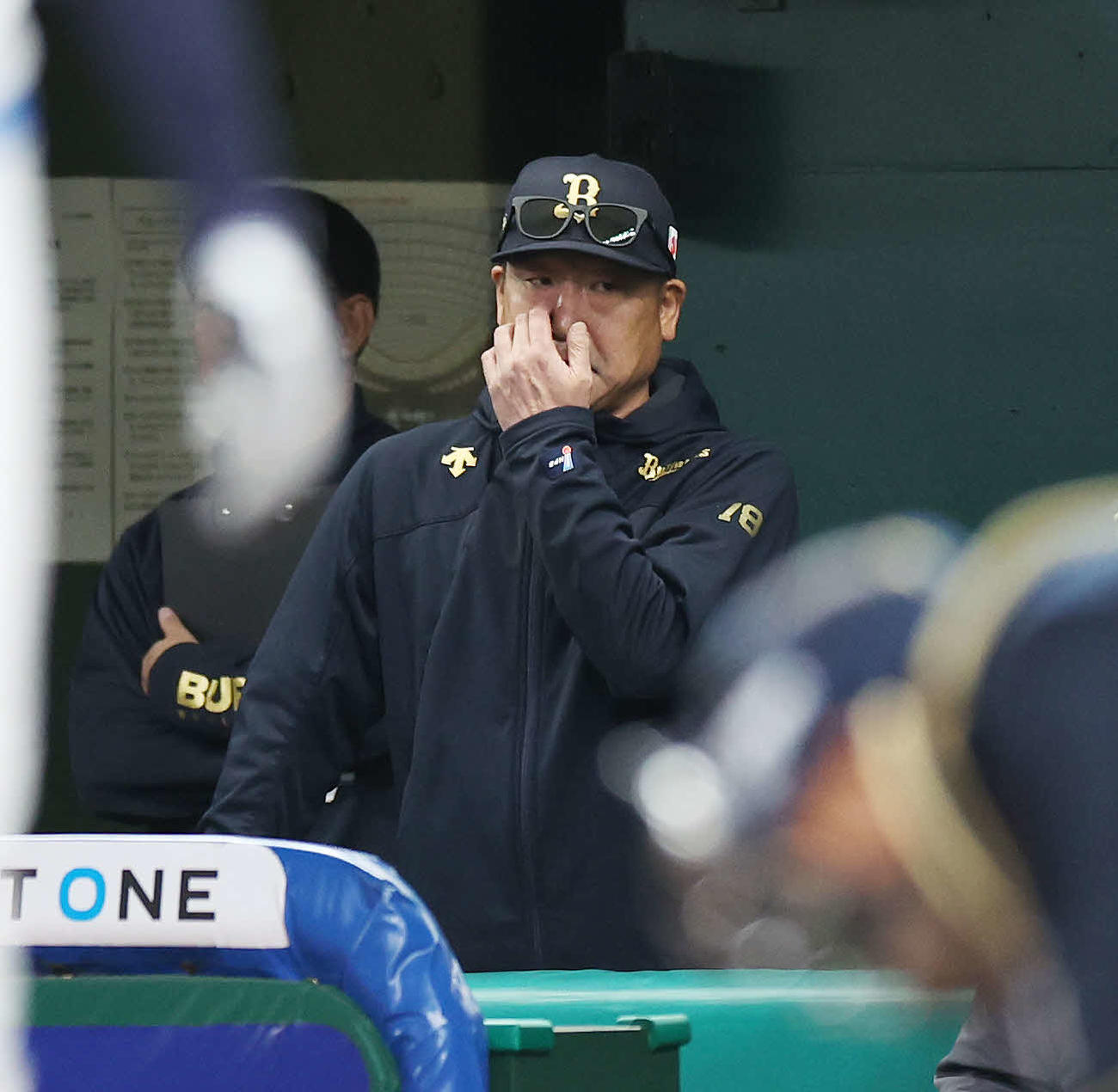 西武対オリックス　戦況を見守るオリックス中嶋監督（撮影・宮地輝）