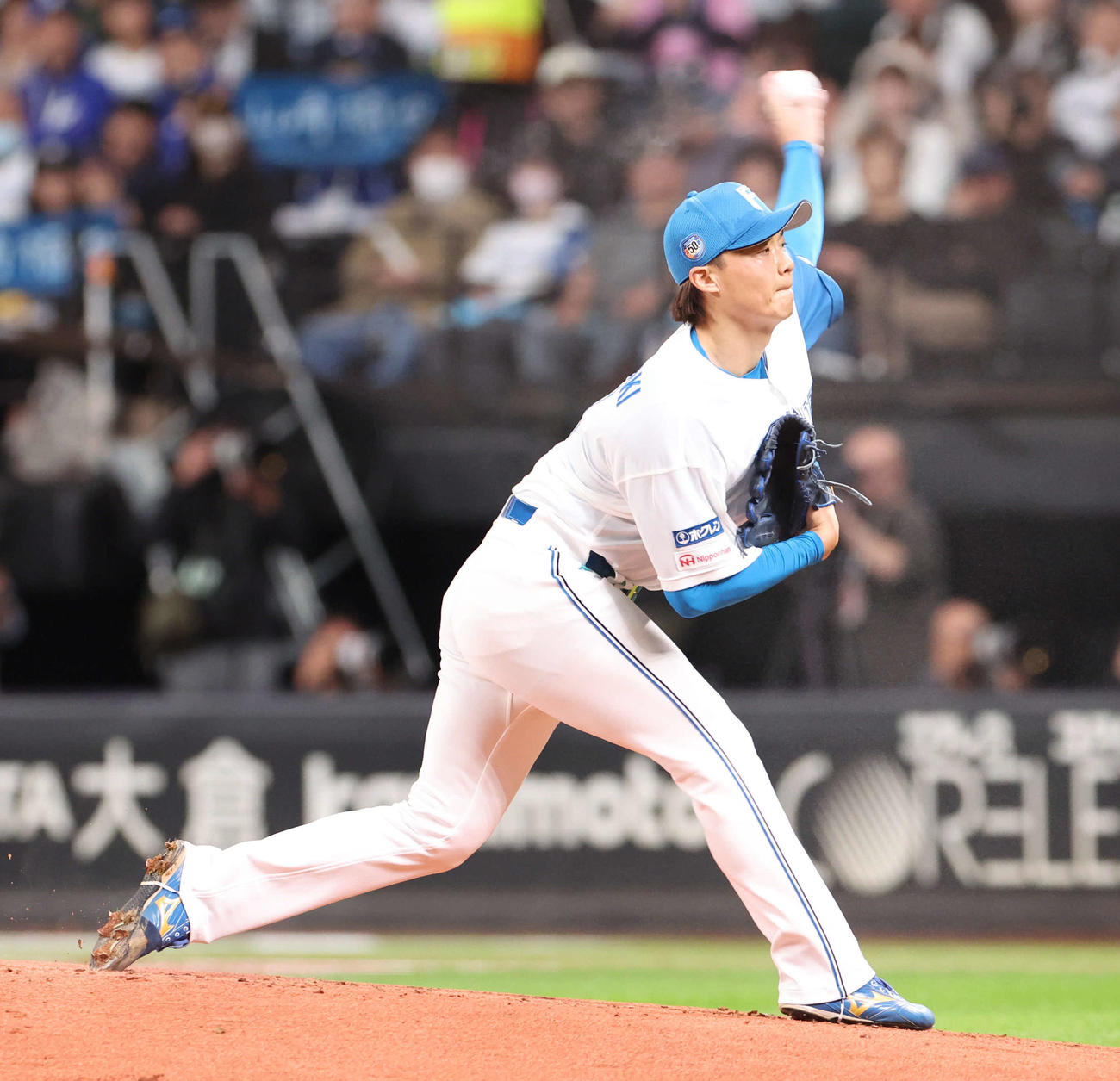 日本ハム対楽天　力投する日本ハム先発の山崎（撮影・佐藤翔太）