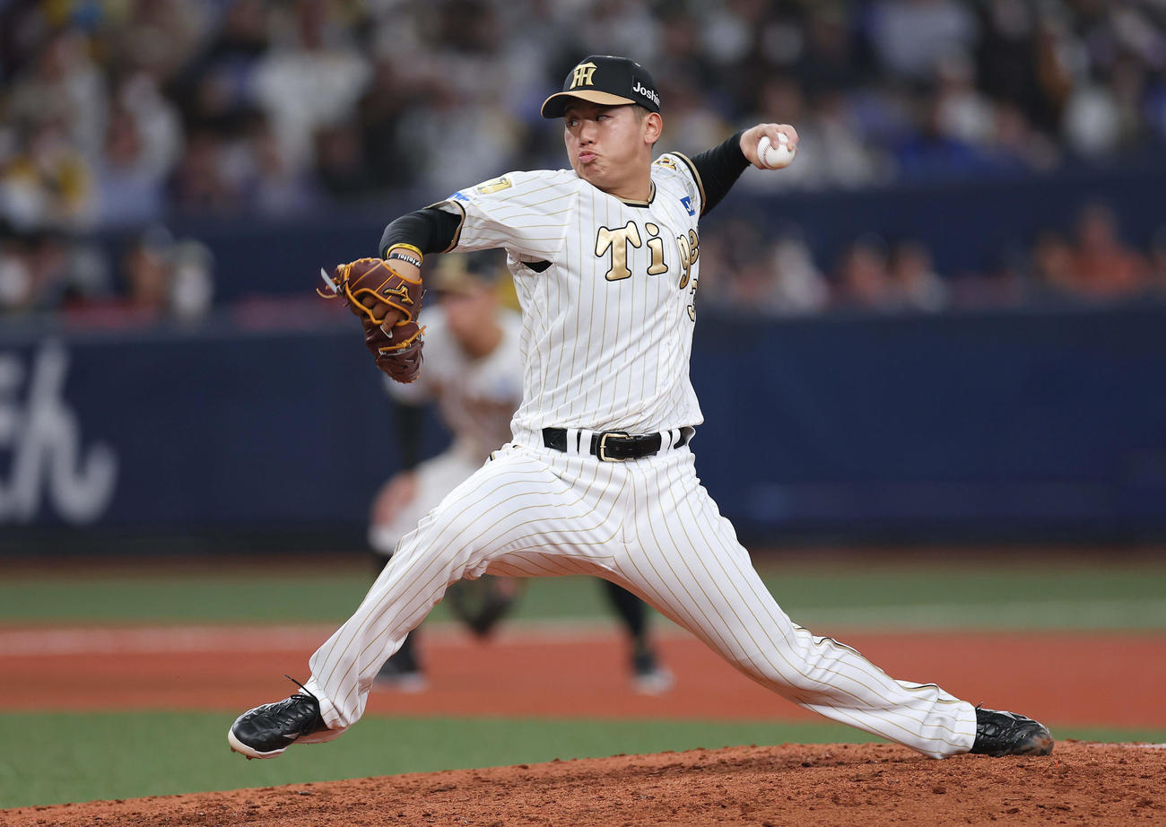 阪神対DeNA　力投する阪神4番手の門別（撮影・前田充）