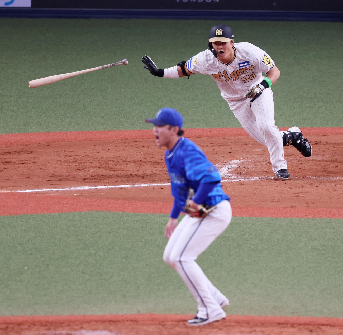 阪神対DeNA 9回裏阪神1死一塁、代打前川は右前打を放つ。投手は山崎（撮影・加藤哉）