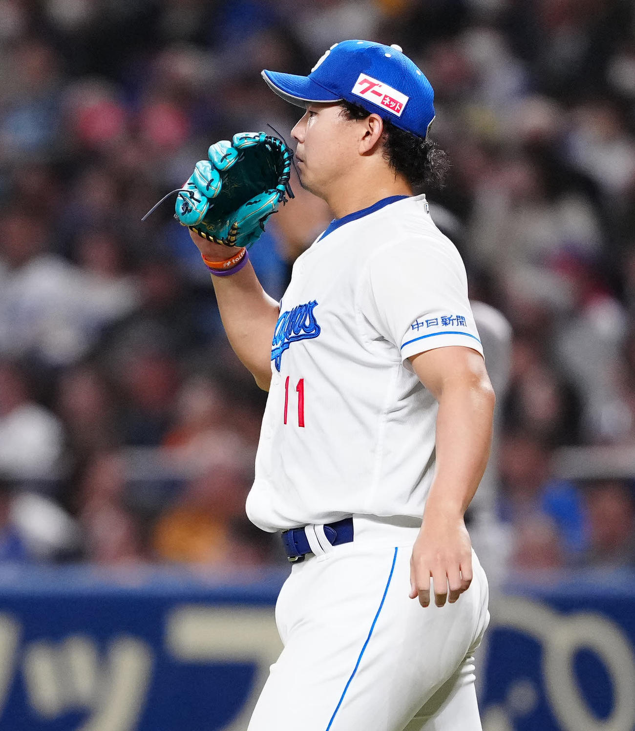 中日対巨人　4回表巨人2死一、二塁、萩尾に適時二塁打を浴びた小笠原（撮影・江口和貴）