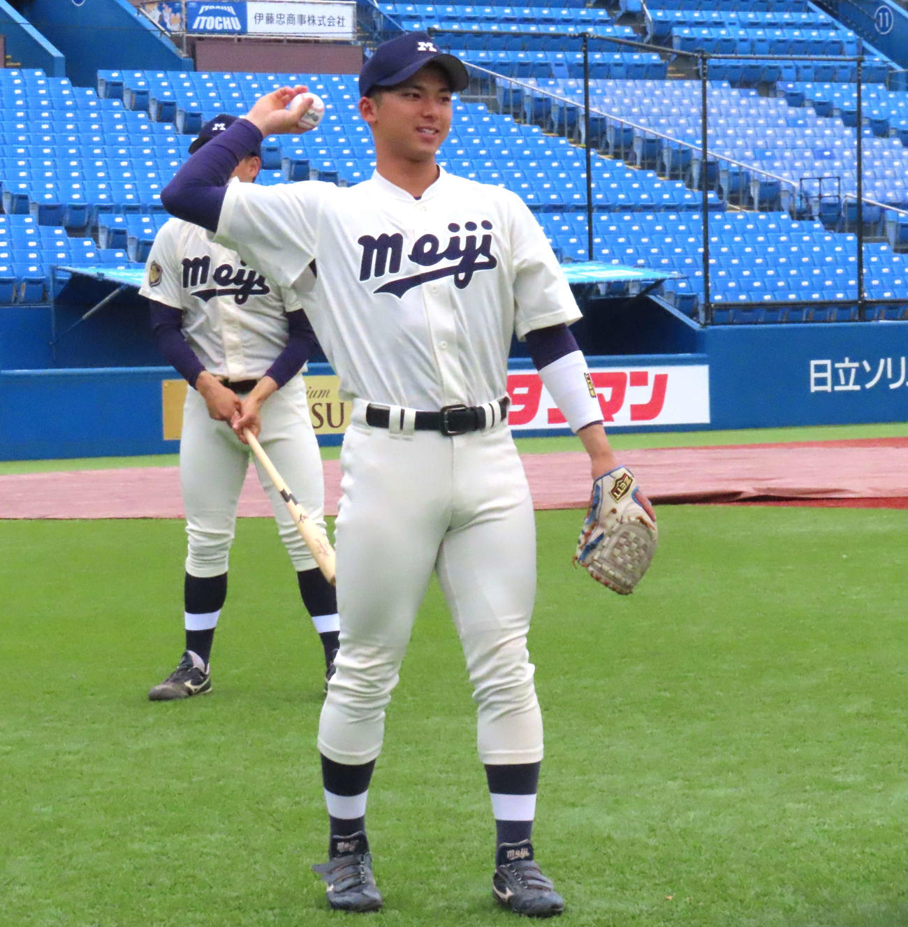 明大対日立製作所　ベンチ入りした明大・宗山（撮影・黒須亮）