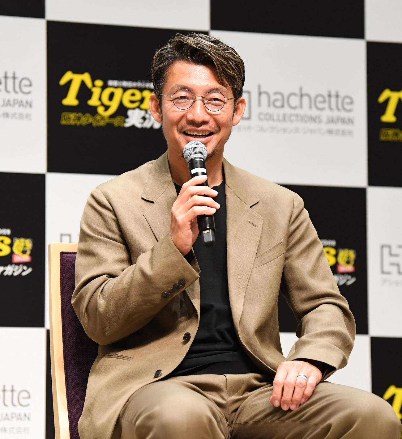 阪神タイガース実況CDマガジン創刊記念記者発表会でスペシャルトークを行う日刊スポーツ評論家の鳥谷敬氏（撮影・前岡正明）
