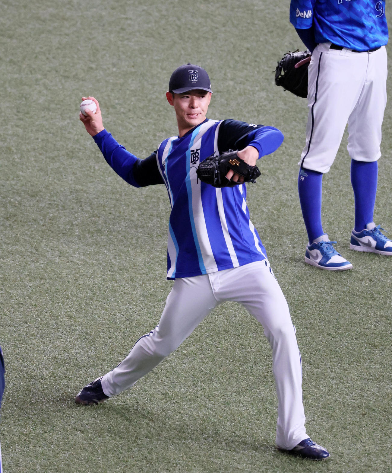 阪神対DeNA　キャッチボールする中川（撮影・加藤哉）