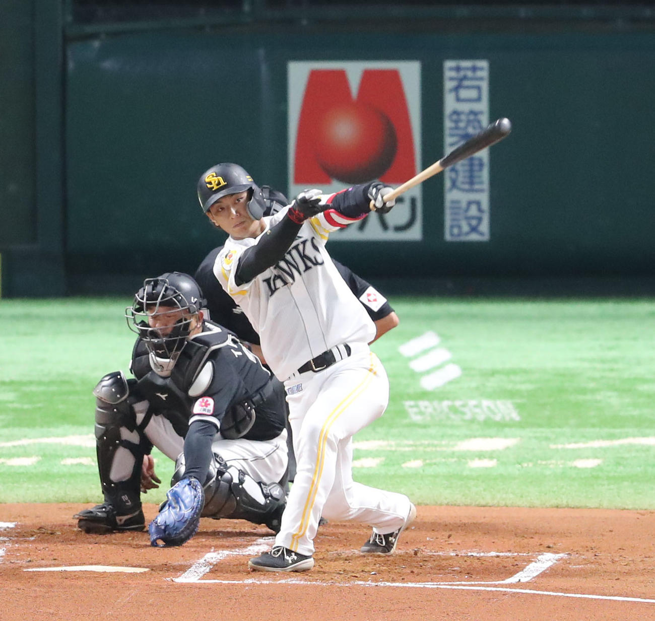 ソフトバンク対ロッテ　1回裏ソフトバンク無死、今宮は左中間に先制本塁打を放つ（撮影・梅根麻紀）