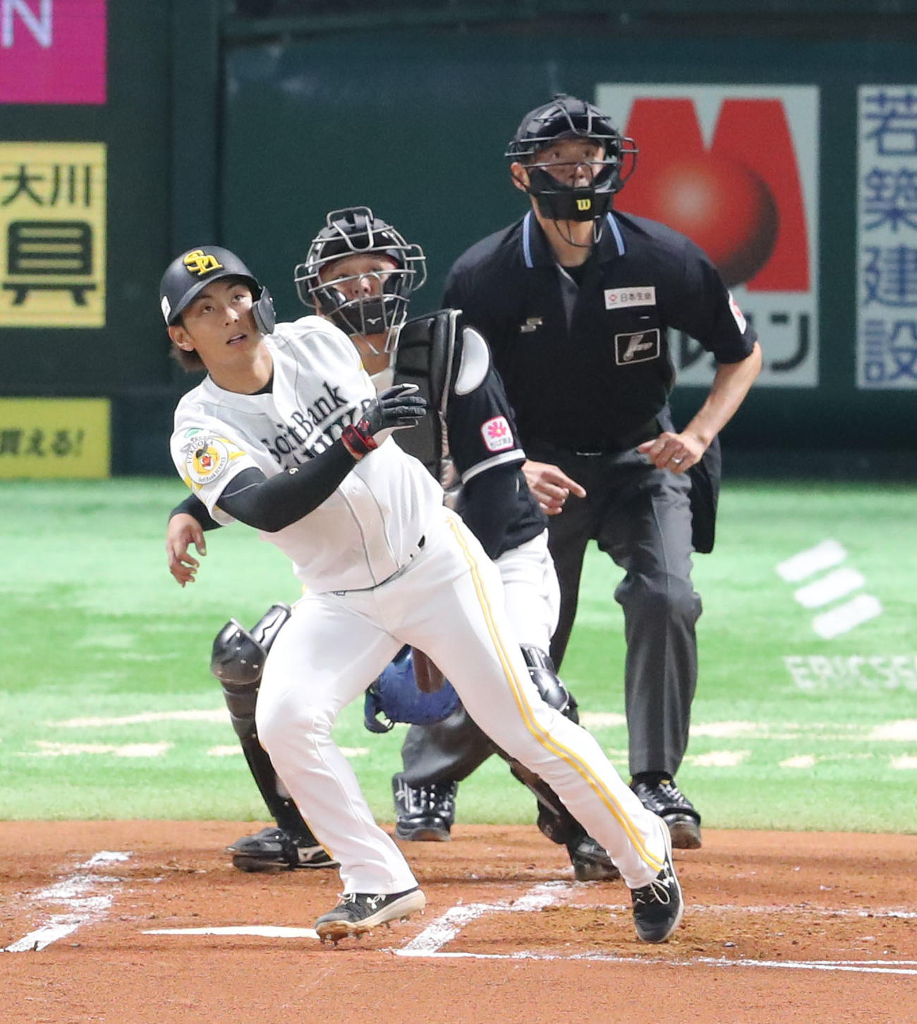 ソフトバンク対ロッテ　1回裏ソフトバンク無死、今宮は左中間に先制本塁打を放つ（撮影・梅根麻紀）