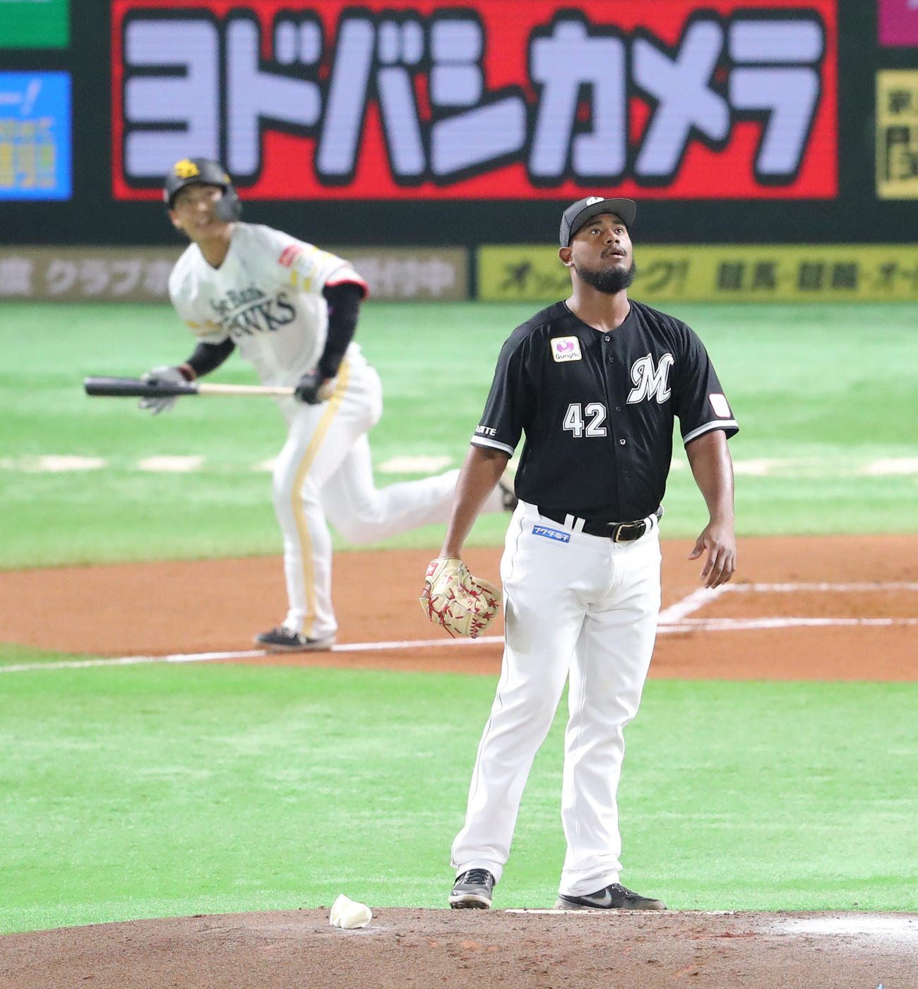 ソフトバンク対ロッテ　1回裏ソフトバンク無死、今宮に先制本塁打を浴びたメルセデス（撮影・梅根麻紀）