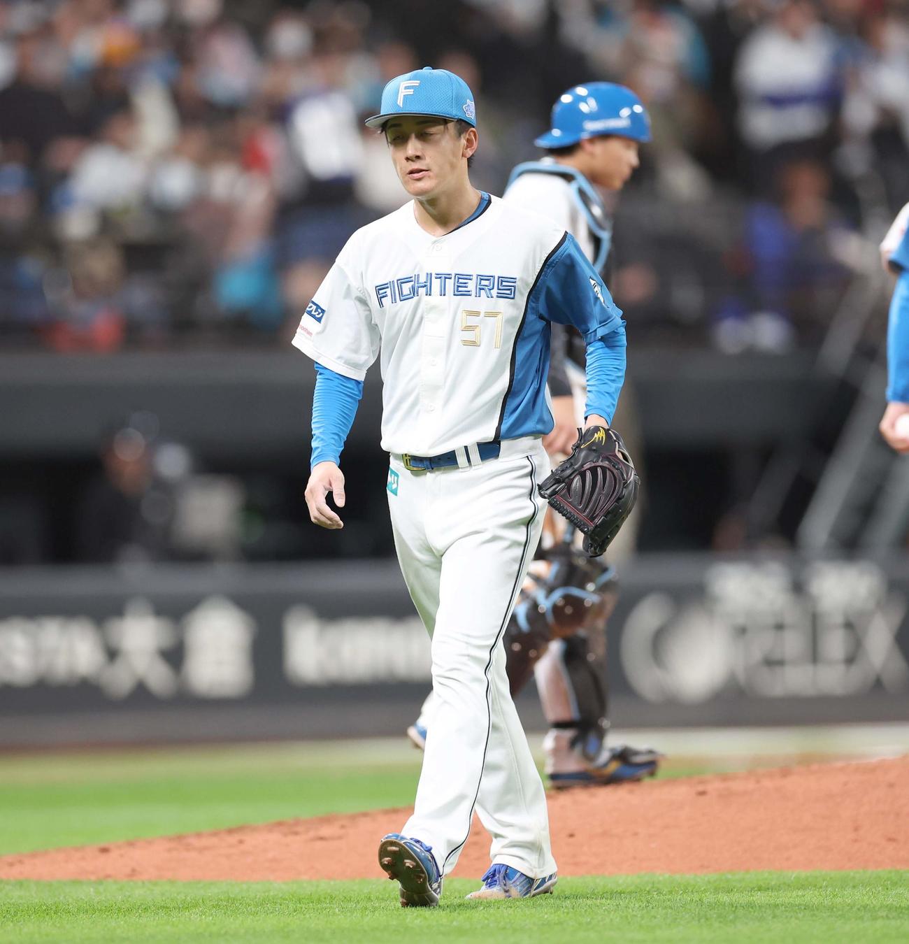 日本ハム対楽天　7回表、1失点し途中降板する北山（撮影・黒川智章）