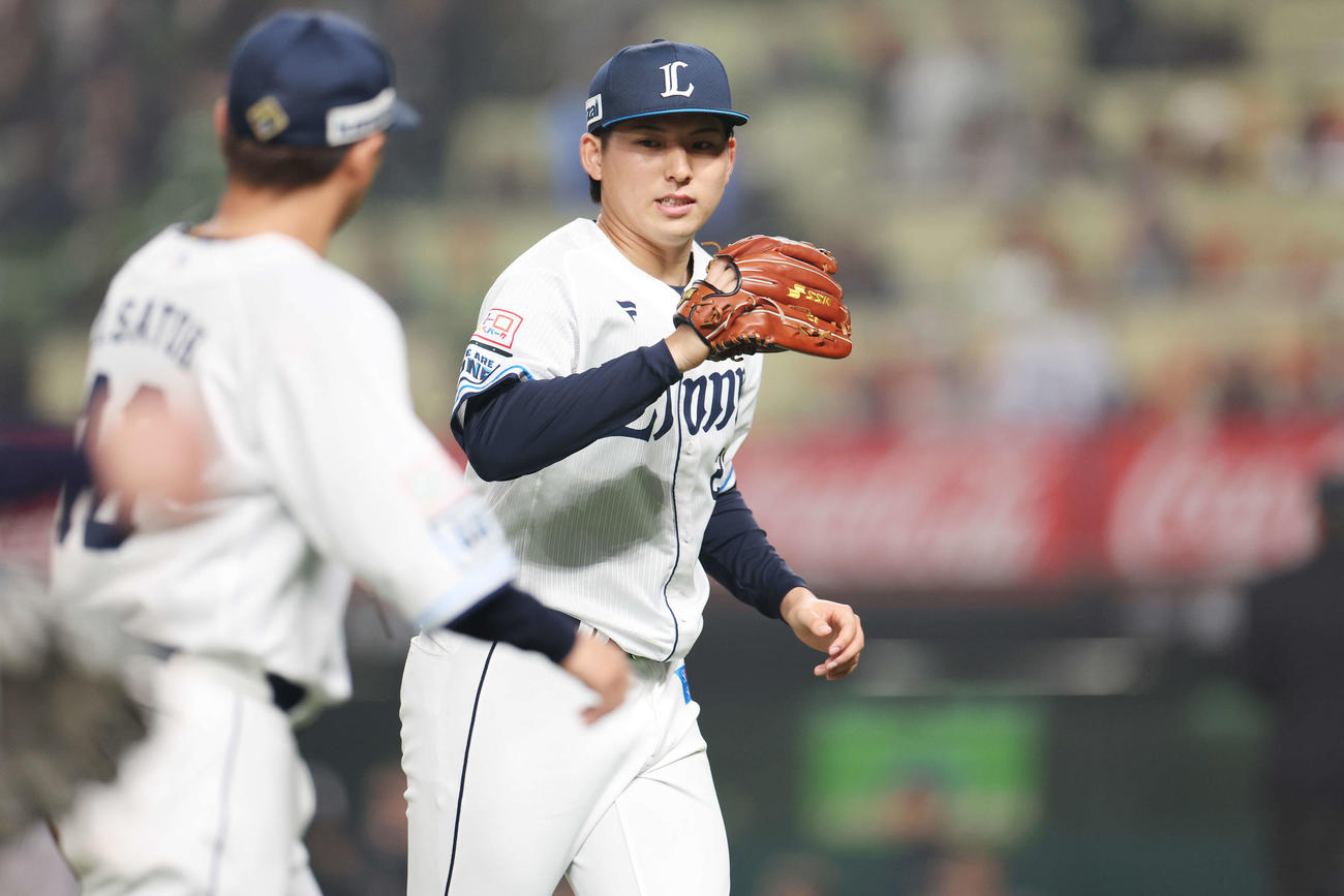 西武対オリックス　7回表を無失点に抑えた西武武内（撮影・宮地輝）