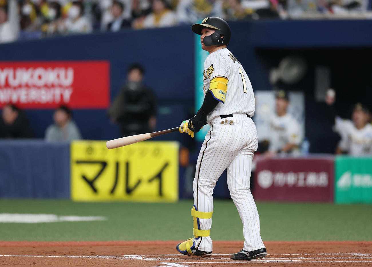 阪神対DeNA 6回裏阪神1死二塁、左越え逆転2点本塁打を放つ森下（撮影・前田充）