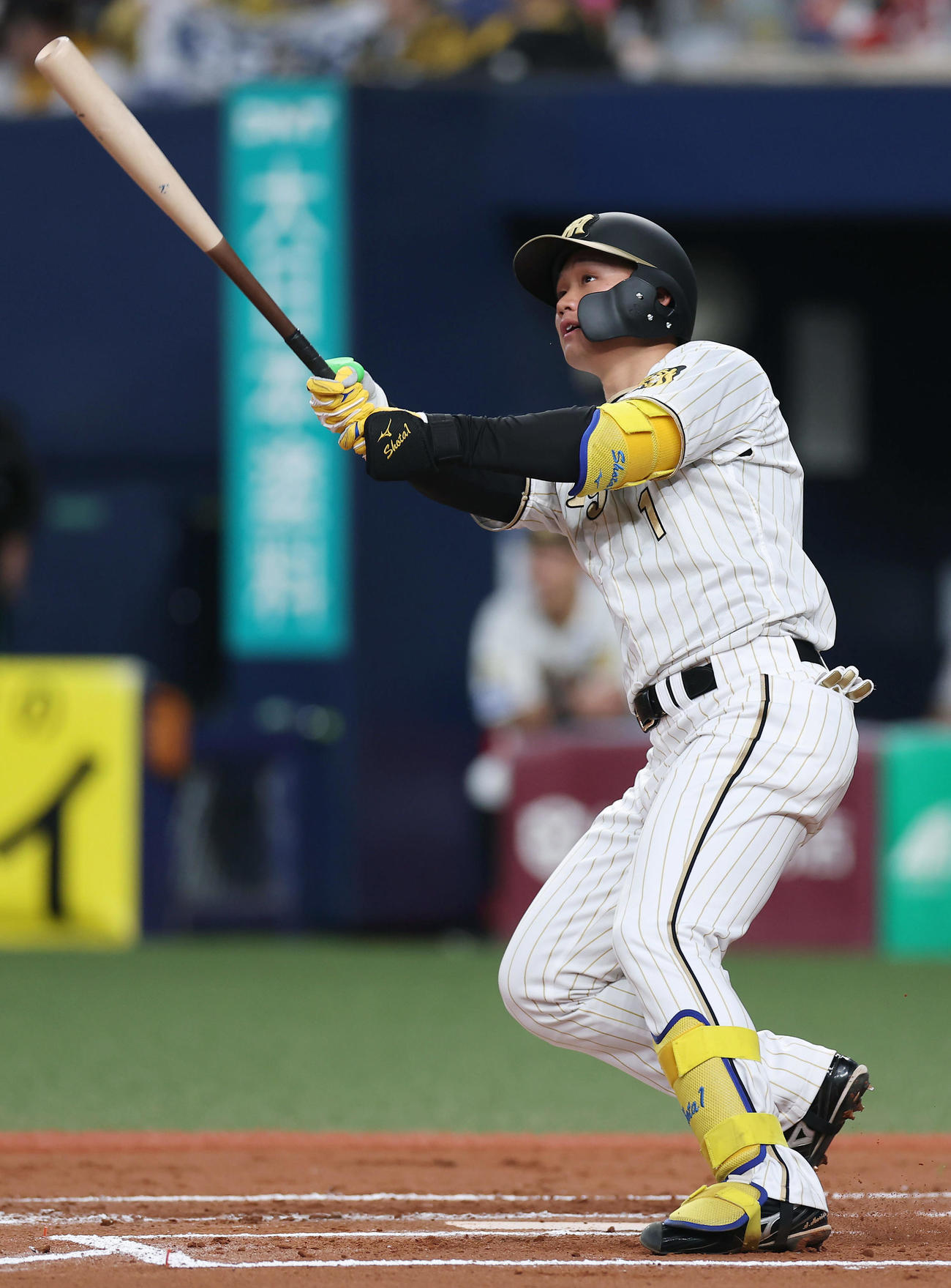 阪神対DeNA 6回裏阪神1死二塁、2点本塁打を放つ森下（撮影・前田充）