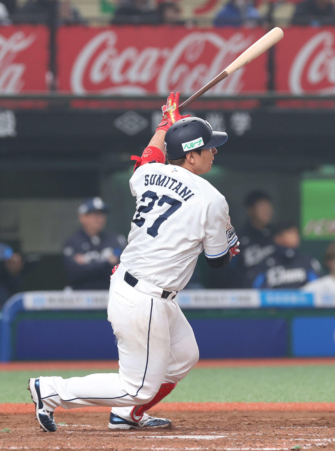 西武対オリックス　8回裏西武2死二、三塁、適時内野安打を放つ炭谷（撮影・河野匠）