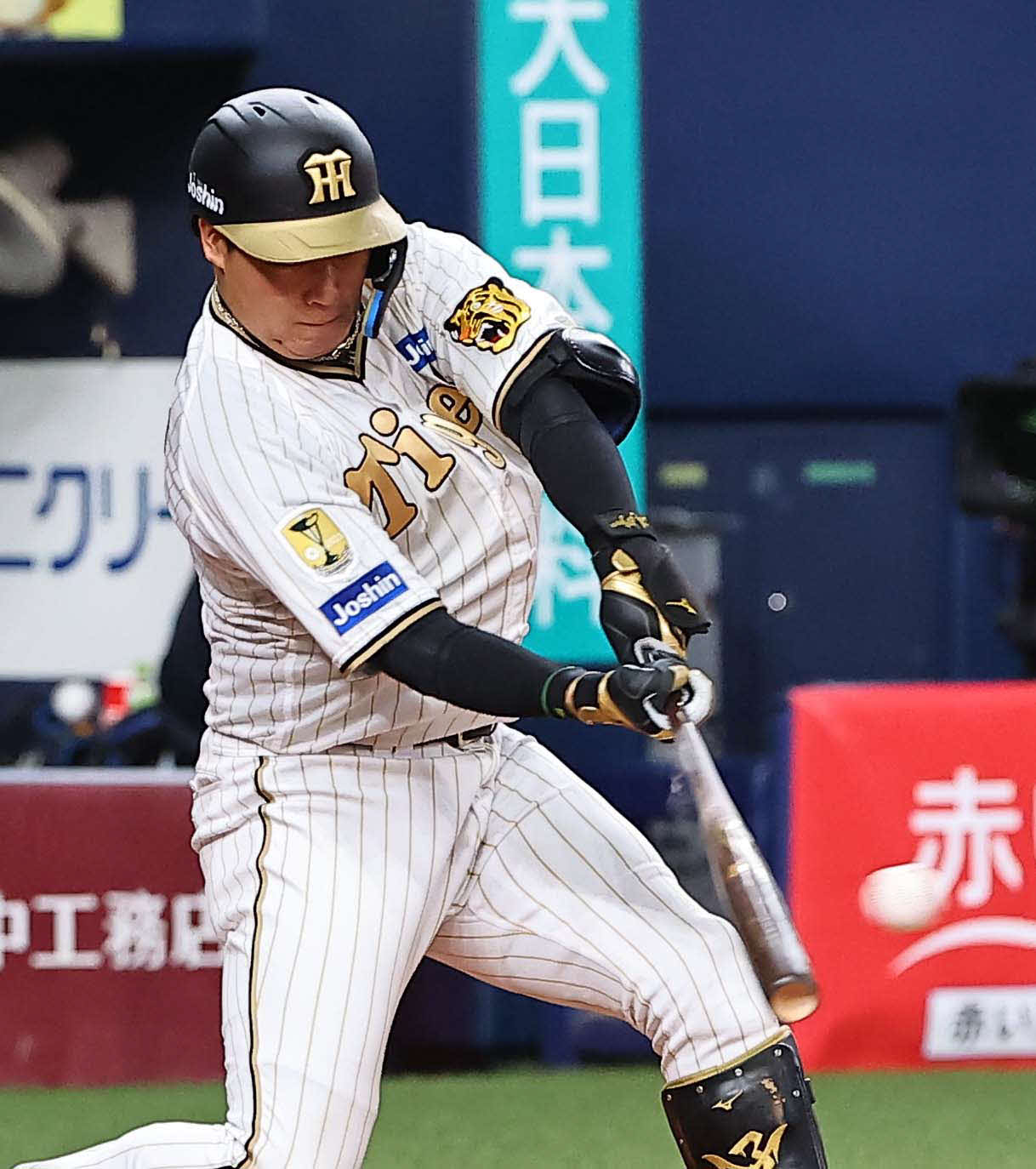 阪神対DeNA 4回裏阪神1死二、三塁、大山は左前適時打を放つ（撮影・上田博志）