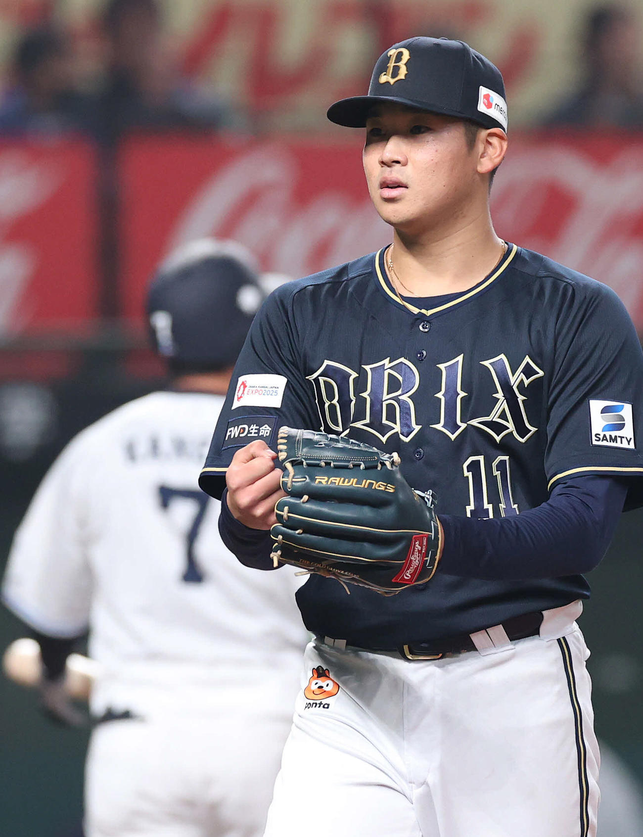 西武対オリックス　2回裏を無失点に抑え、グラブをたたく山下（撮影・河野匠）