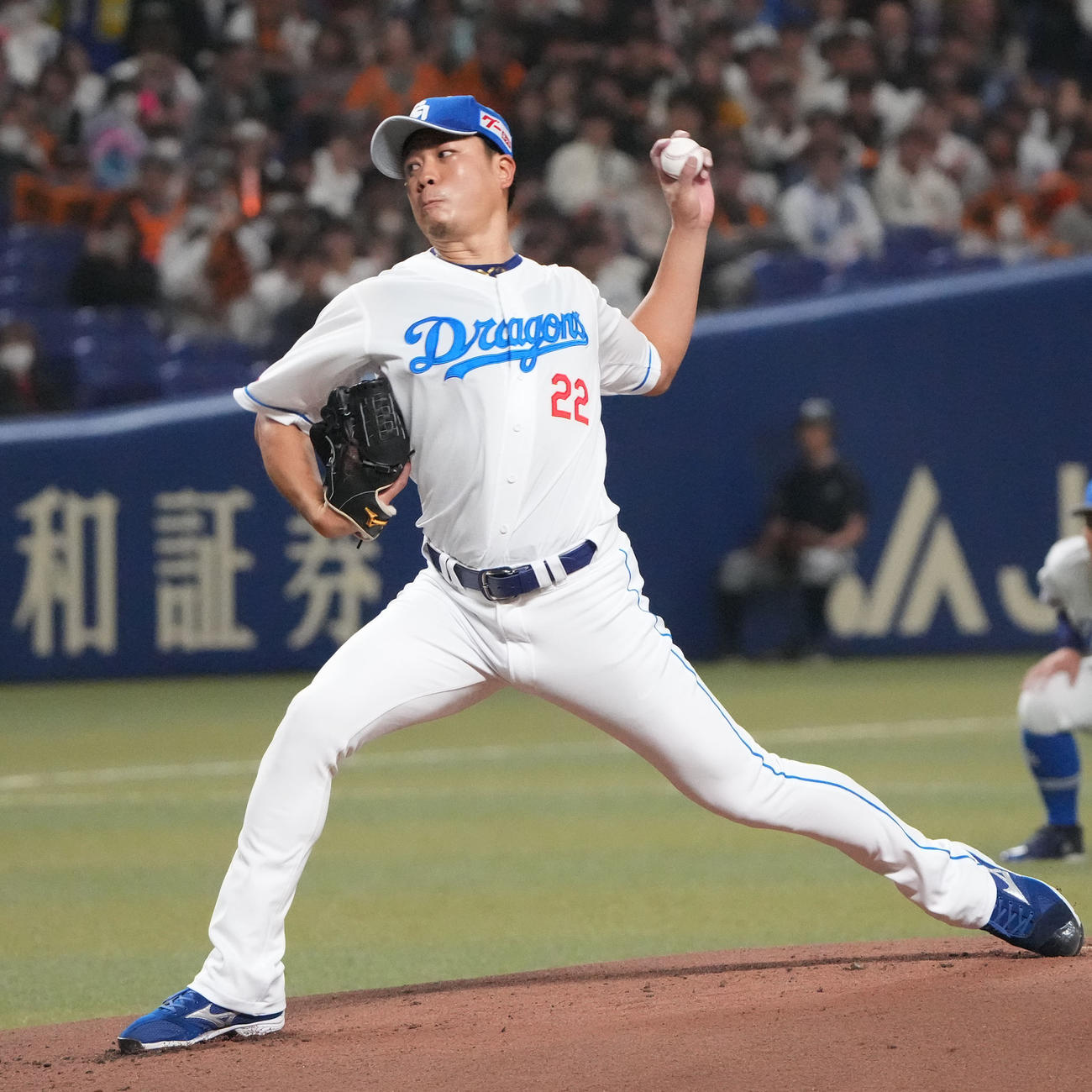 中日対巨人　1回表、登板する中日先発の大野（撮影・森本幸一）