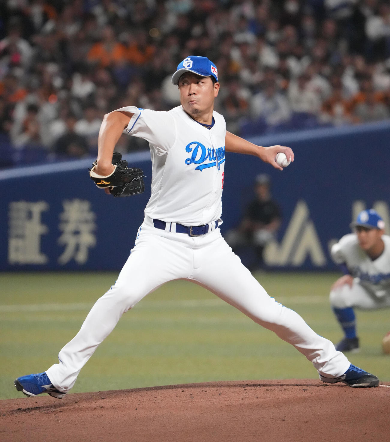 中日対巨人　1回表、登板する中日先発の大野（撮影・森本幸一）