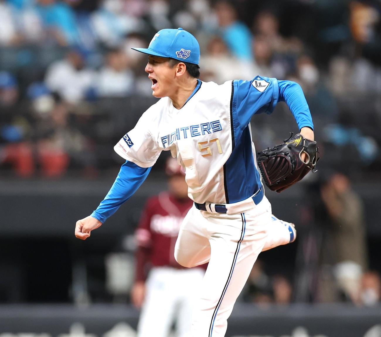 日本ハム対楽天　4回表、叫びながら力投する北山（撮影・黒川智章）