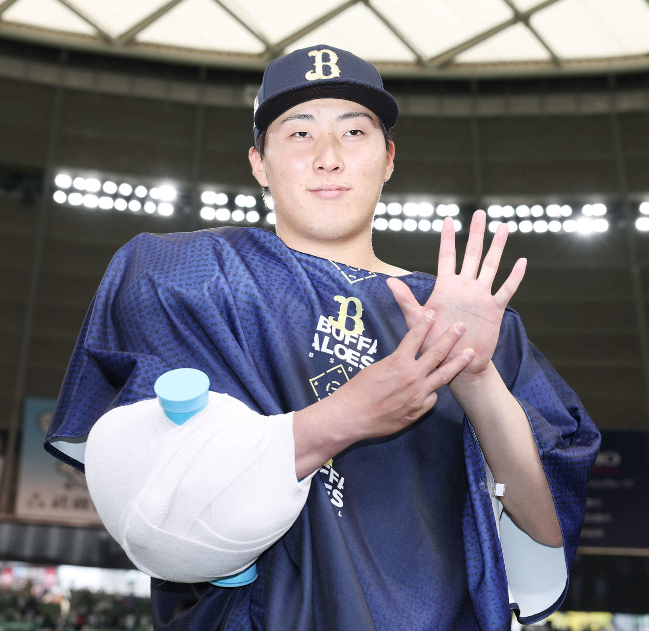 西武対オリックス　西武に勝利し、デビューから8連勝したオリックス東（撮影・宮地輝）