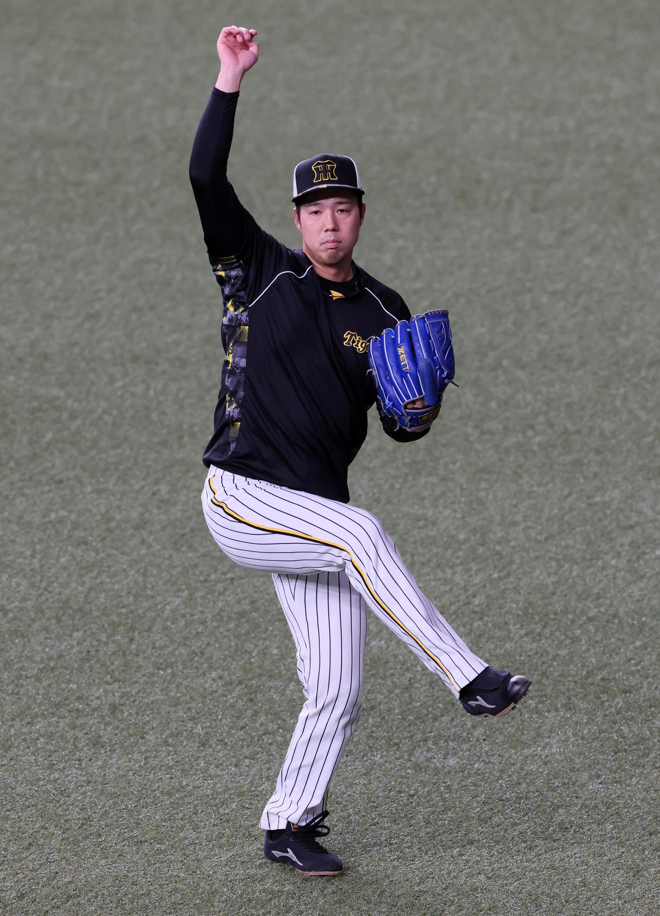 阪神対DeNA　練習でキャッチボールする青柳（撮影・加藤哉）