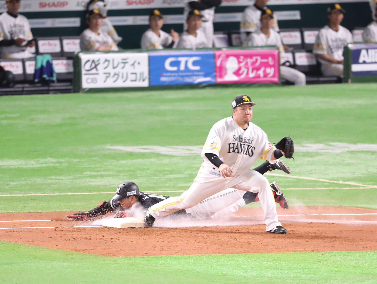 ソフトバンク対ロッテ　2回表ロッテ1死、上田希由翔は二内野安打を放つ（撮影・梅根麻紀）
