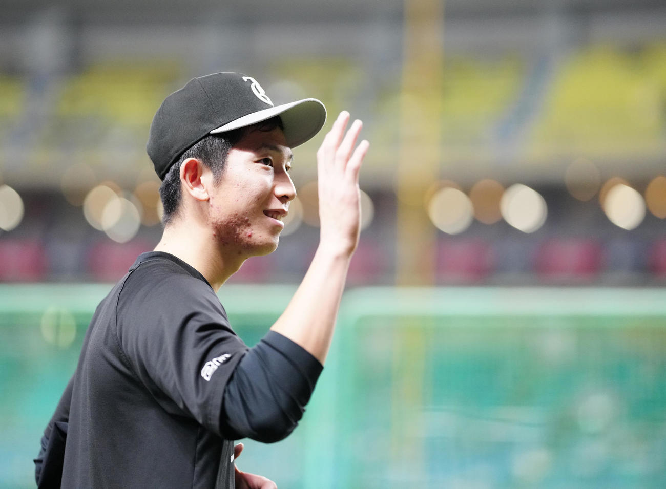 中日対巨人　試合前練習を終え、引き揚げる巨人戸郷（撮影・江口和貴）