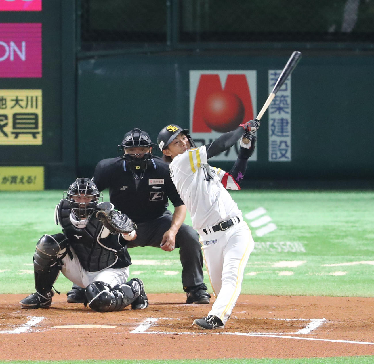 ソフトバンク対ロッテ　6回裏ソフトバンク2死、今宮は左越えに本塁打を放つ（撮影・梅根麻紀）