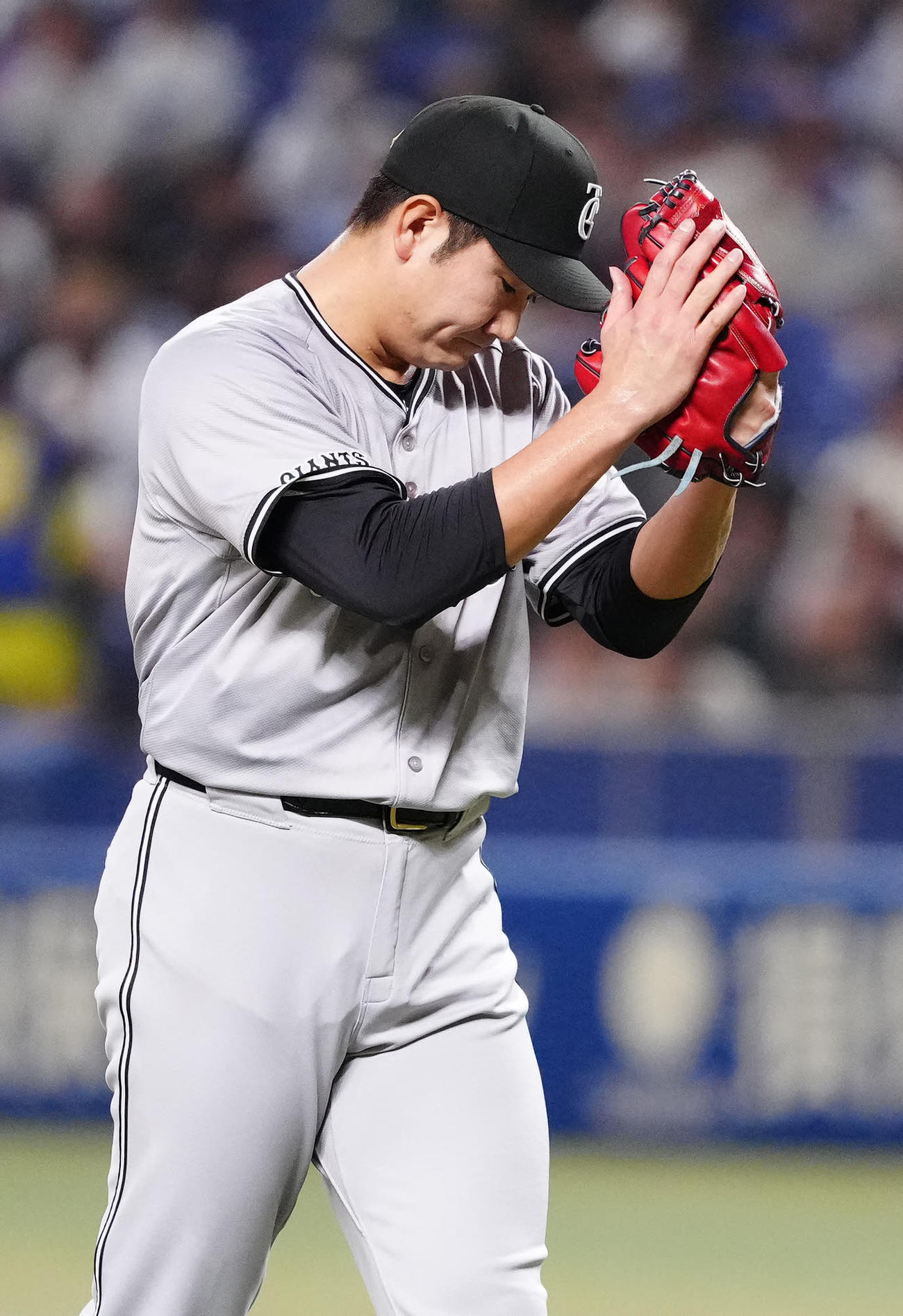 中日対巨人　1回裏中日2死二塁、中田を中飛に仕留めた菅野（撮影・江口和貴）