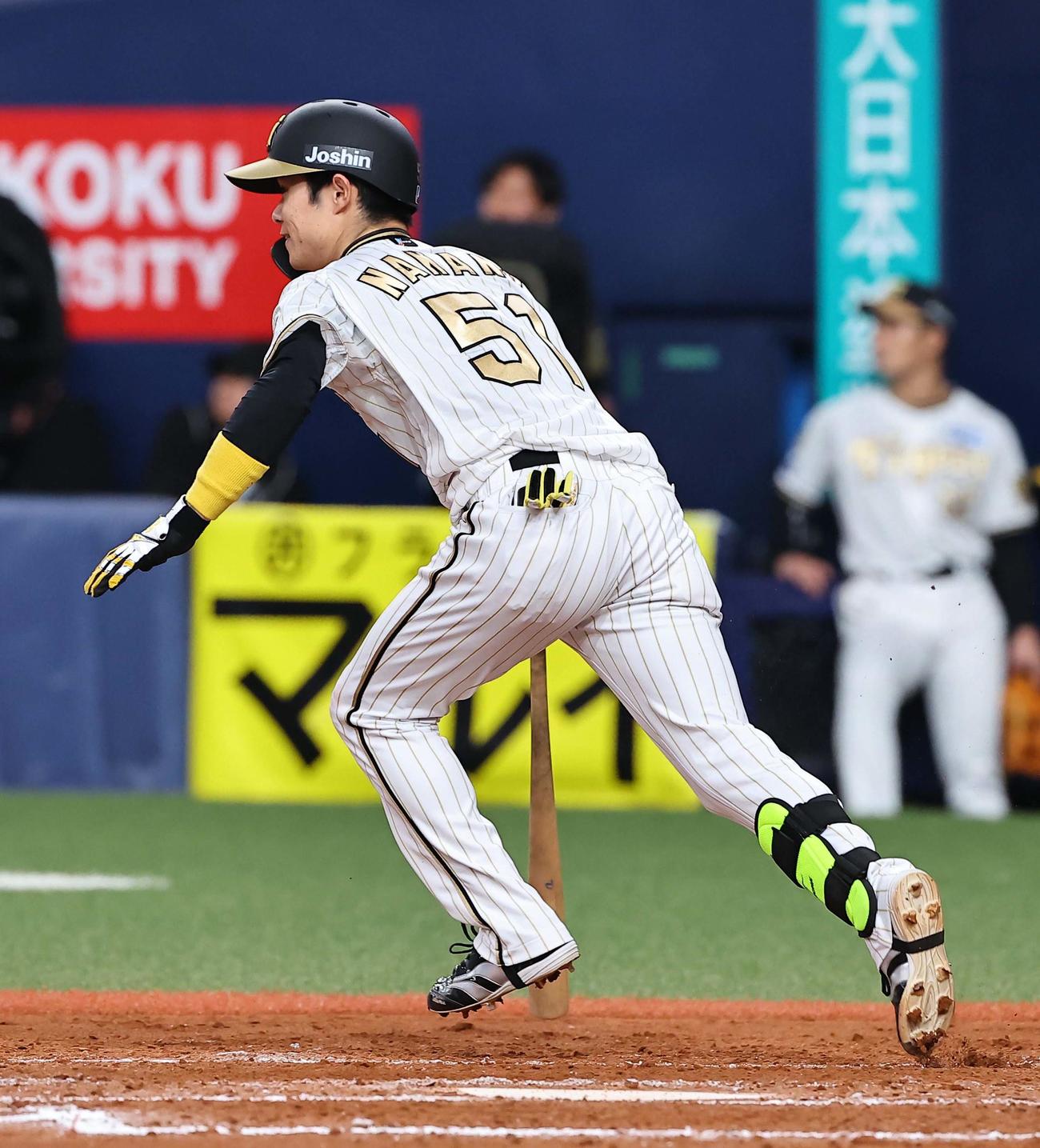 阪神対DeNA 7回裏阪神1死一、二塁、中野は二塁併殺打に倒れる（撮影・上田博志）