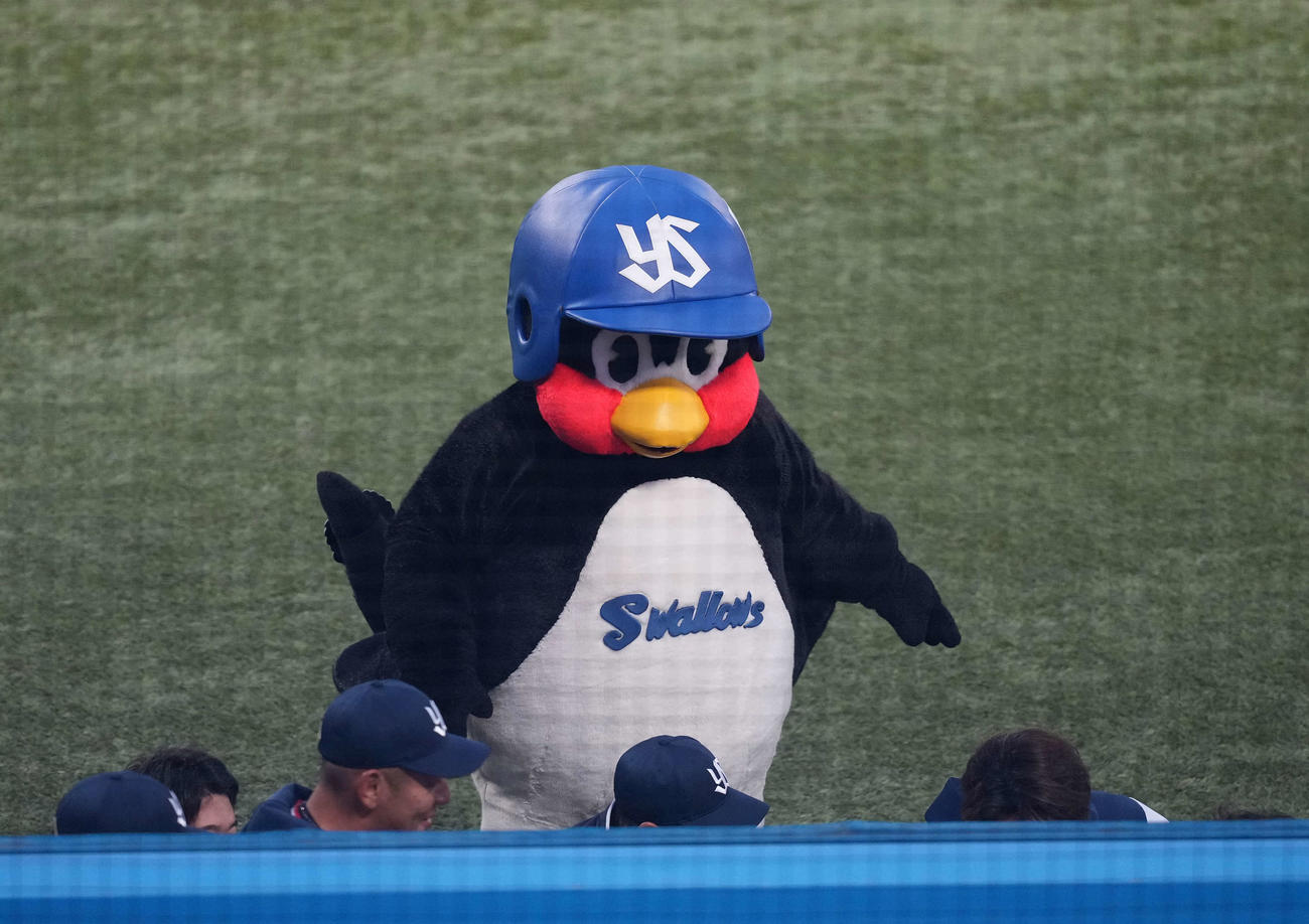 ヤクルト対阪神　つば九郎（撮影・井上学）