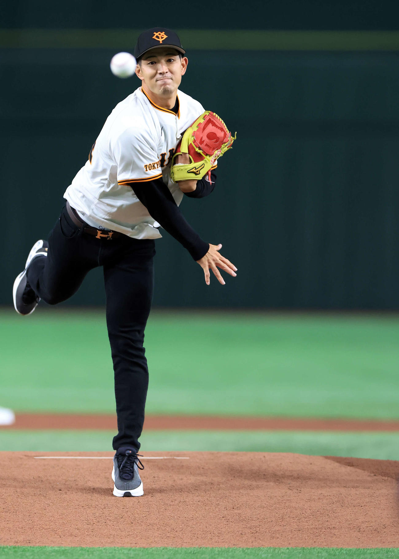 巨人対DeNA　ファーストピッチセレモニーを務めた中島啓太（撮影・浅見桂子）