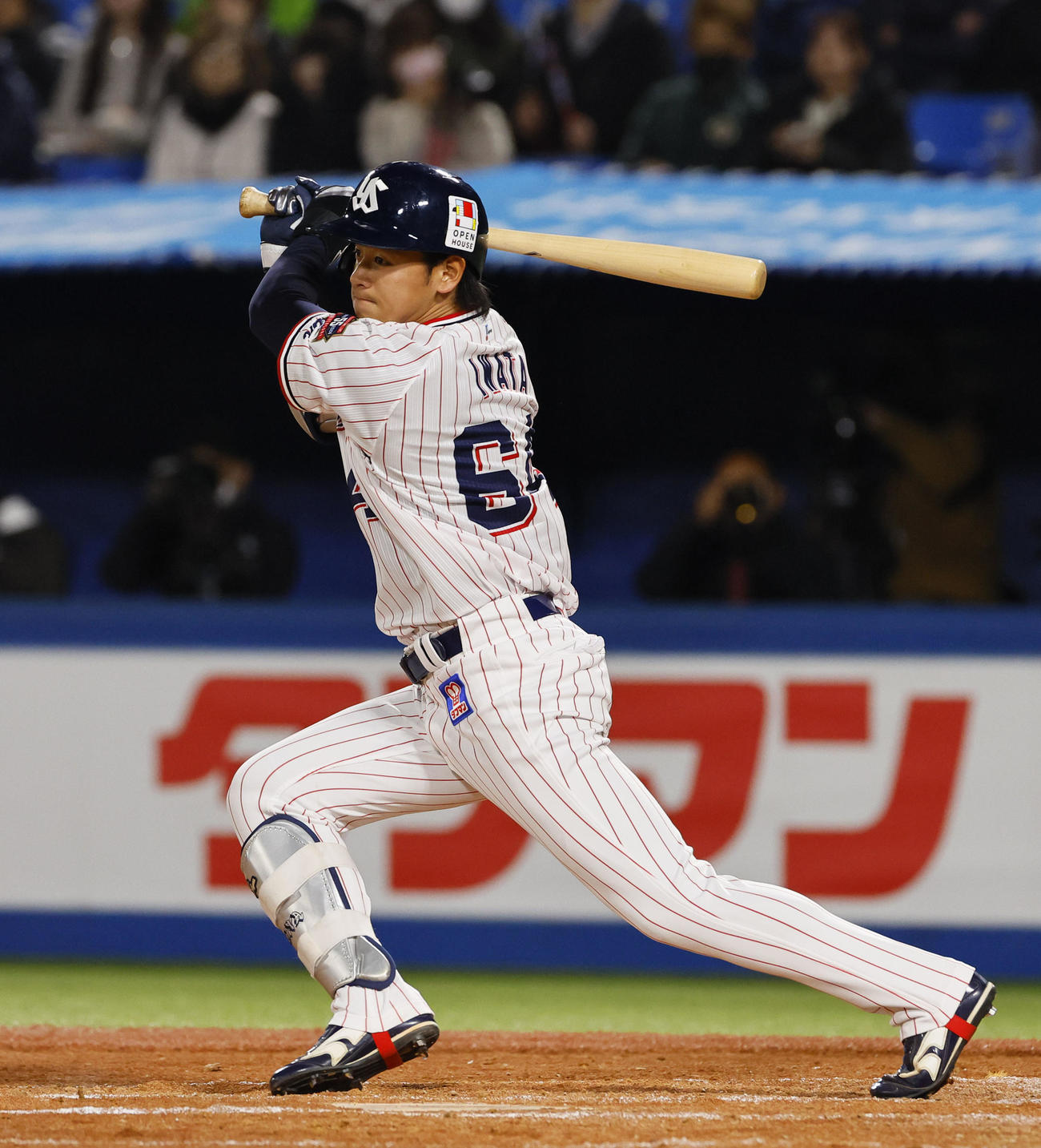 ヤクルト対阪神　3回裏ヤクルト無死、岩田は左前にプロ初安打を放つ（撮影・藤尾明華）