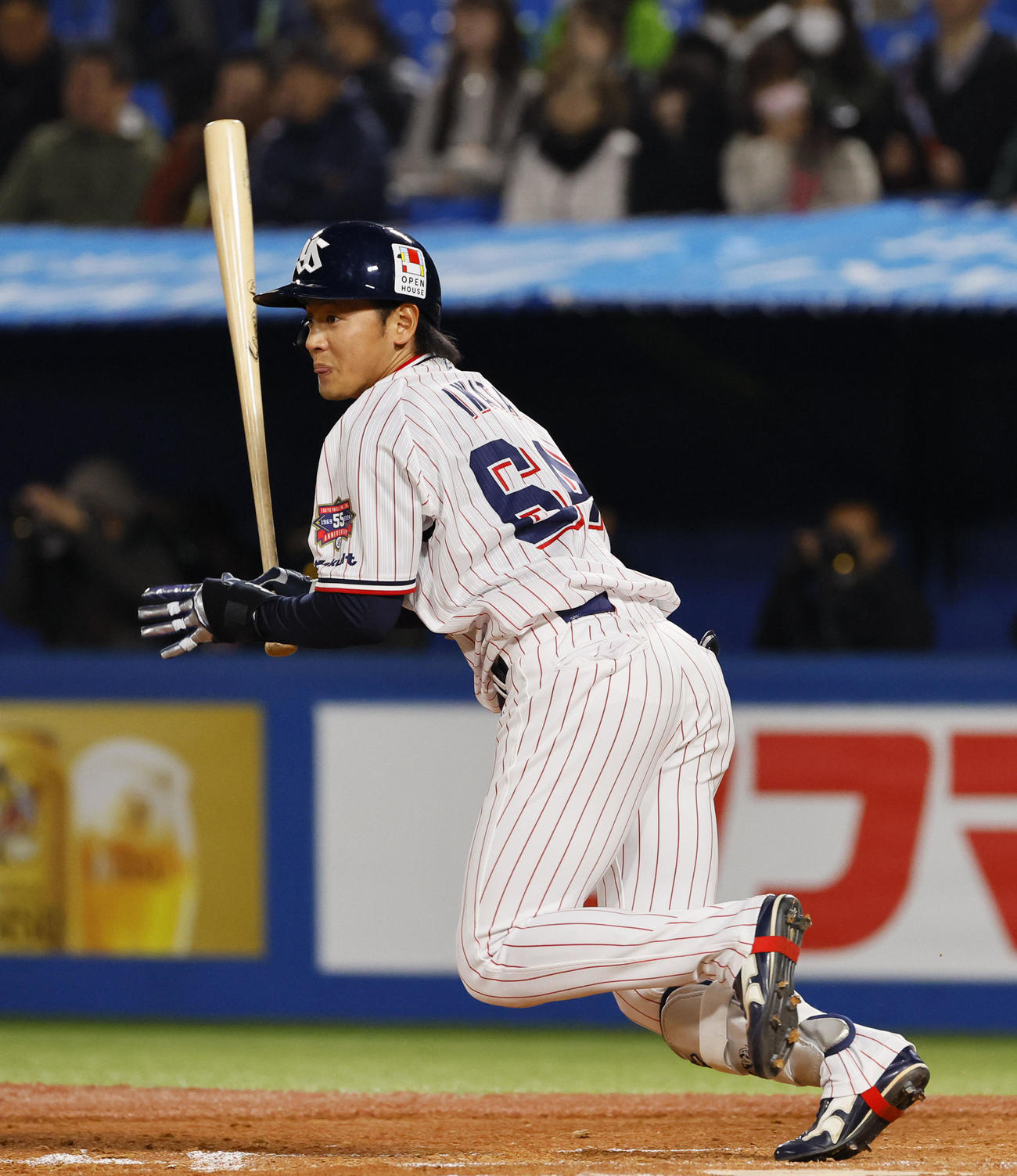 ヤクルト対阪神　3回裏ヤクルト無死、岩田は左前にプロ初安打を放つ（撮影・藤尾明華）