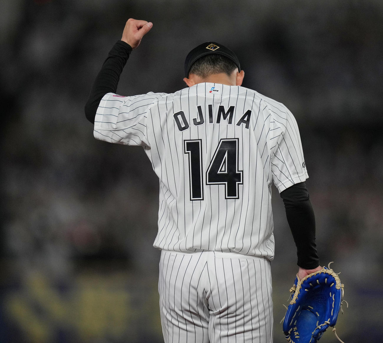ロッテ対オリックス　完封勝利し、ガッツポーズするロッテ小島（撮影・鈴木みどり）