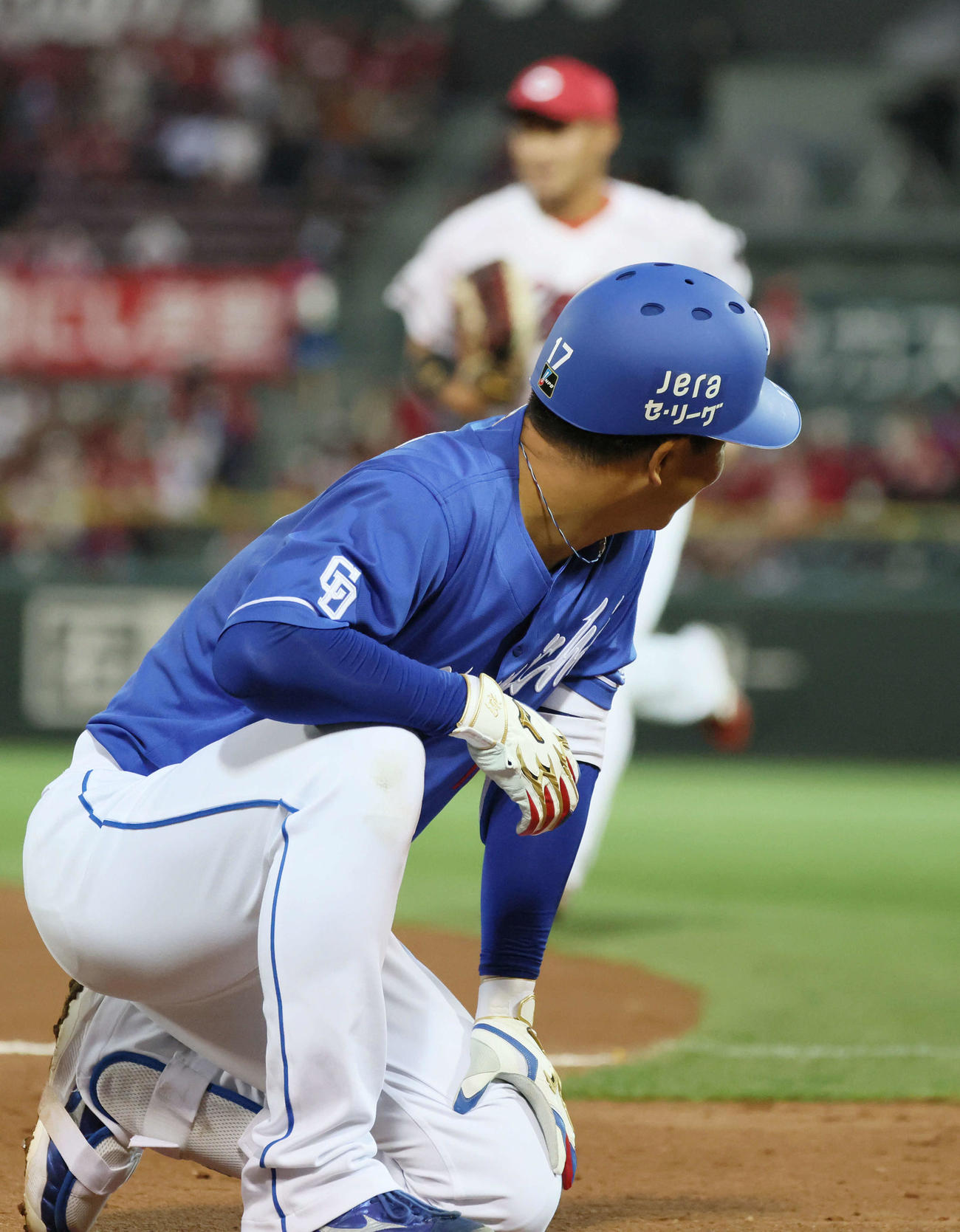 広島対中日　3回表中日2死、柳はライトゴロでガックリ。後方は好返球の田村（撮影・加藤孝規）