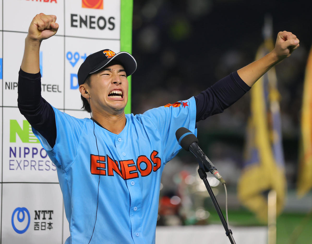 22年7月　第93回都市対抗野球大会の優勝インタビューで喜びを爆発させるENEOS度会