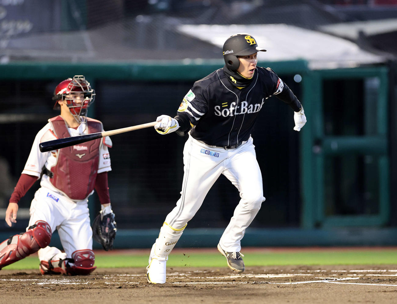 楽天対ソフトバンク　1回表ソフトバンク無死一、三塁、柳田は右前適時打を放つ（撮影・鈴木正人）