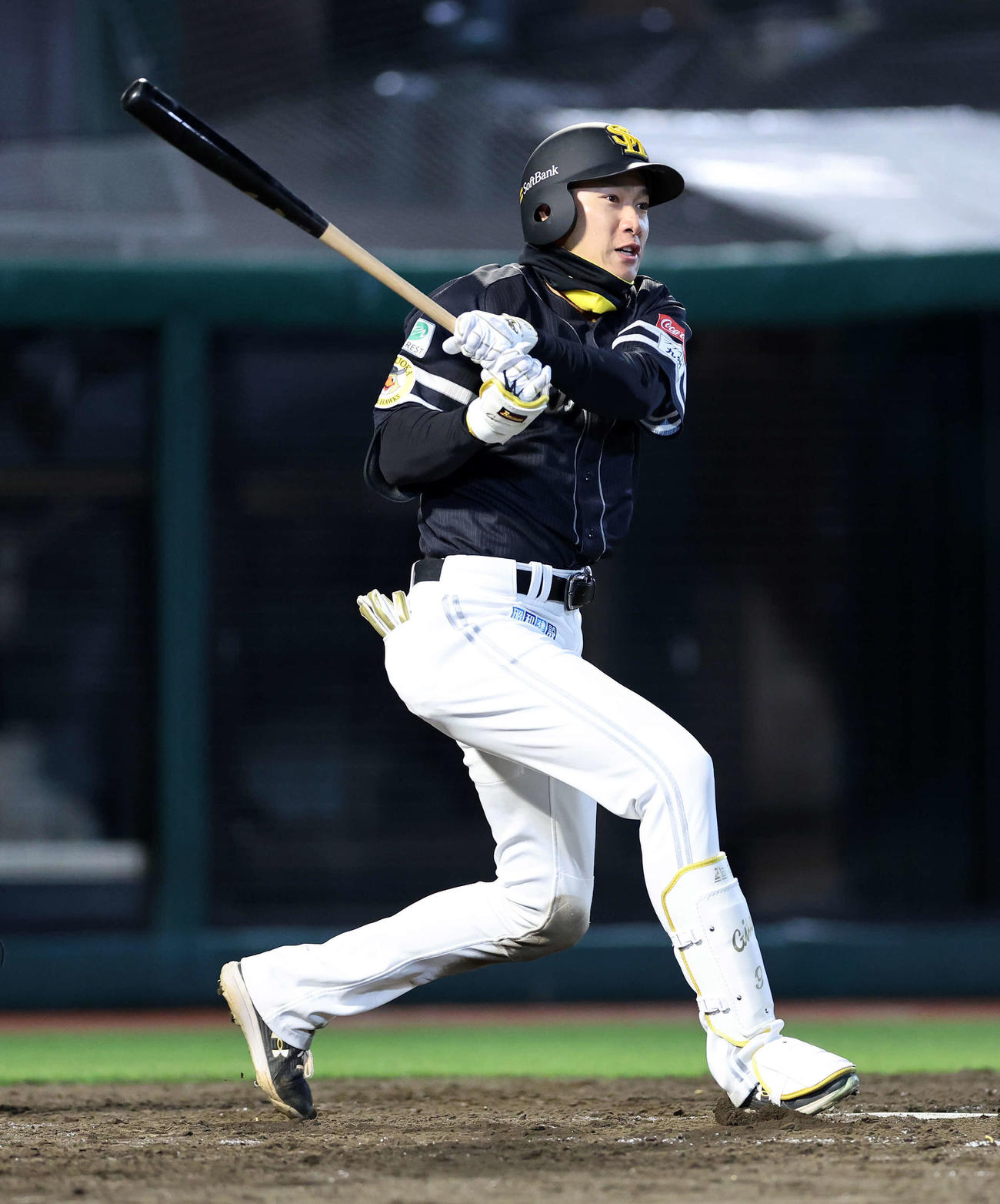 楽天対ソフトバンク　4回表ソフトバンク2死一、二塁、柳田は右越え適時二塁打を放つ（撮影・鈴木正人）