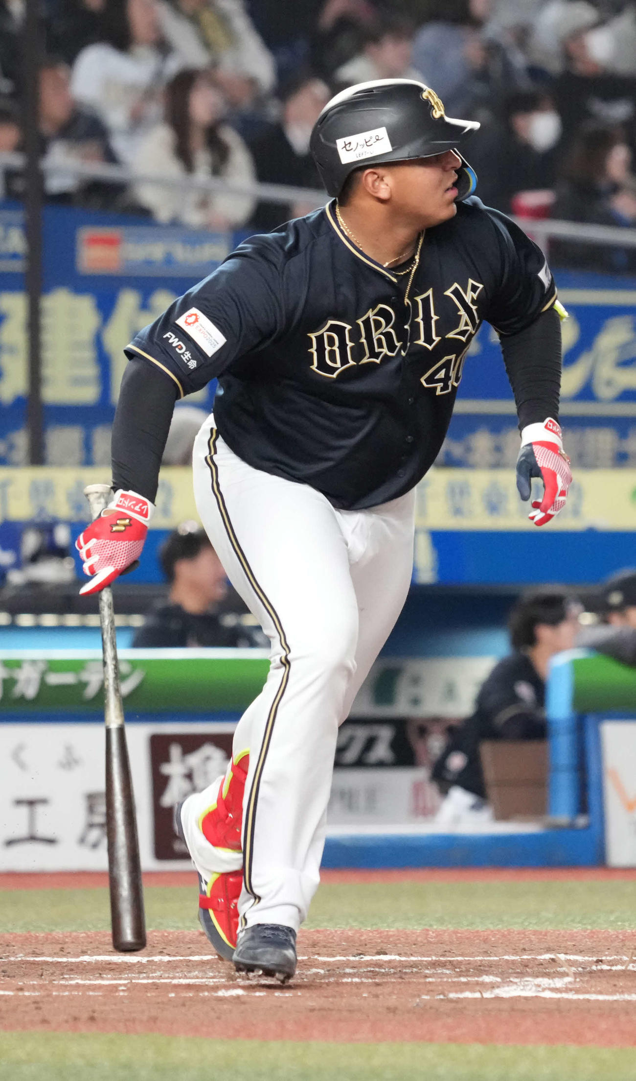 ロッテ対オリックス　4回表オリックス2死一塁、セデーニョは中飛に倒れる（撮影・小沢裕）