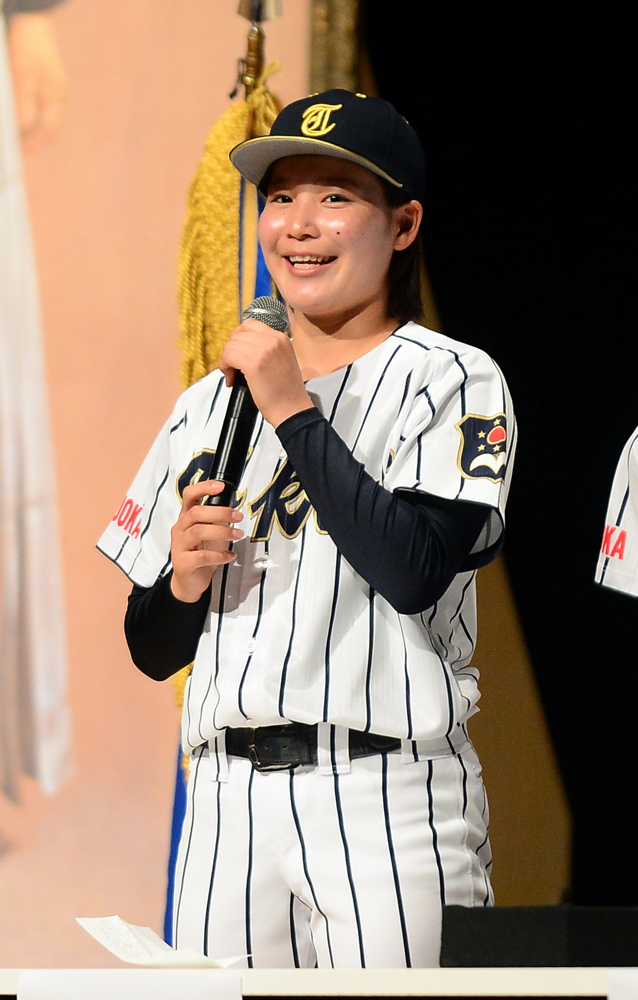 東海大静岡女子硬式野球部創部会見で意気込みを語る鈴木主将（撮影・前田和哉）