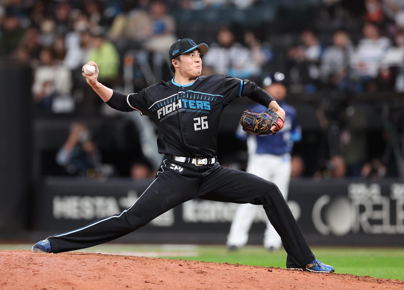 日本ハム対西武　10回に登板の田中正（撮影・黒川智章）