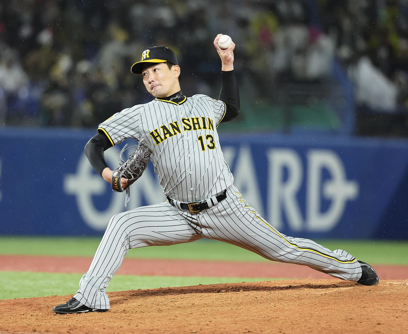 ヤクルト対阪神　9回から登板した阪神岩崎（撮影・足立雅史）