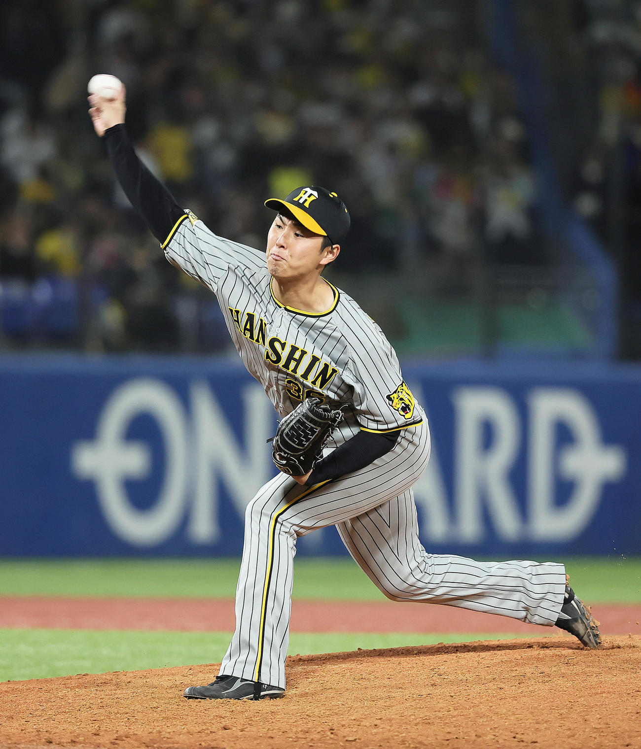 ヤクルト対阪神　8回から登板した浜地（撮影・足立雅史）